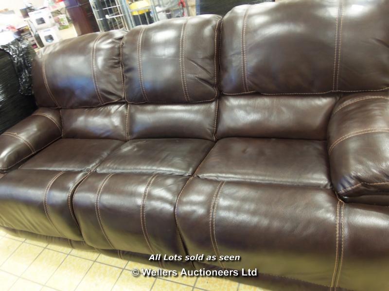 Man Wah Clayton 3 Seater Sofa Grade Retail Return Unboxed Os Lot 8834 Man Wah Clayton 3 Seater Sofa Grade Retail Return