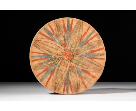 New Kingdom, Amarna Period, Ca. 1352 - 1336 BC.A beautifully constructed painted plate. The upper part is circular and flat, 
