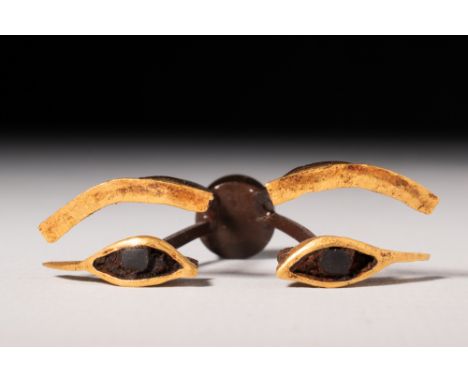 New Kingdom, Ca. 1550 - 1070 BC.A gold eye and brow inlay omposed of white sclerae with obsidian irises, set into contoured g
