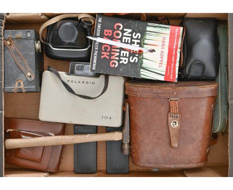 Miscellaneous vintage cameras and binoculars, including Polaroid 104  