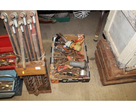 A Black & Decker electric drill, a STANLEY hand plane, small bottle jack, various hand tools etc