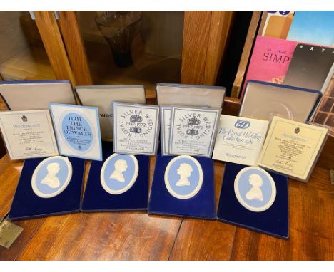 Set of 4 Boxed Wedgwood Portrait Medallions Approx 11.5 cm x 8.5 cm in Pale Blue &amp; White Jasperware: HM Queen Elizabeth I