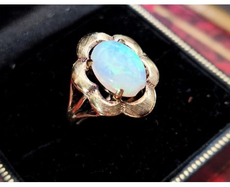 9ct Gold &amp; Opal Dress Ring, size J &amp; 4.45g