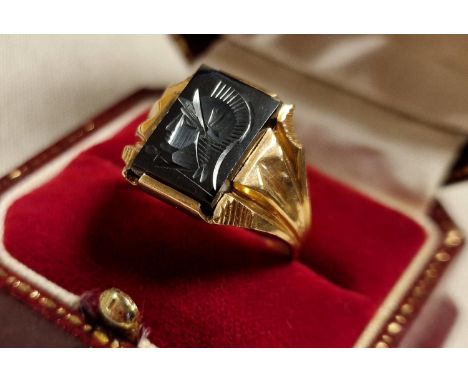 10ct Gold Gent's Signet Ring w/an interesting Roman Soldier Decal to the face - size U &amp; 5.4g - Militaria Interest