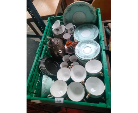 Box of porcelain to include Hammersley and Spode ware 