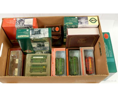 EFE (OO Scale) a group to include "Country Buses" 2-piece set; "Greenline" 2-piece set; Buses to include 30201 Routemaster "L