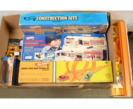 Hot Wheels (Mattel) a group to include Construction Site with some vehicles; Service Centre Garage; Double Dare Race Action S