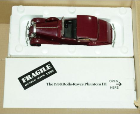 Danbury Mint (1/24th scale) Rolls Royce 1928 Phantom III - finished in maroon, black front and rear beige seats, chrome trim 