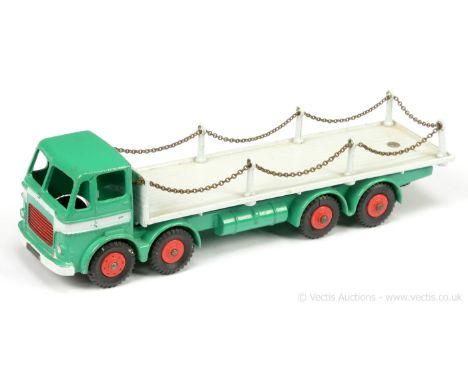Dinky 935 Leyland Octopus Chain Wagon - green cab and chassis, light grey back and flashes, red grille and plastic hubs with 