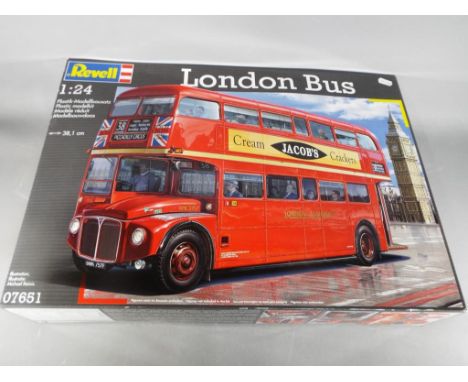 Revell - a 1:24 scale boxed kit, London Bus #07651, level 5, box still factory sealed