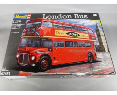 Revell - a 1:24 scale boxed kit, London Bus #07651, level 5, box still factory sealed