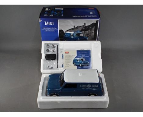 Sun Star - A boxed Limited Edition 1:12th scale Sun Star 1960 RAC Austin Minivan. The model appears to be in Mint condition, 