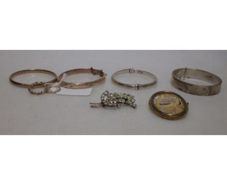 A 9ct bangle (6g), another unmarked yellow metal bangle (8.9g), two silver bangles and a small quantity of other jewellery  