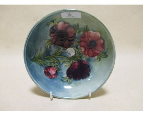 A Moorcroft Anenome pattern dish, 17cm diameter  