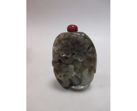 A Chinese carved jade snuff bottle  