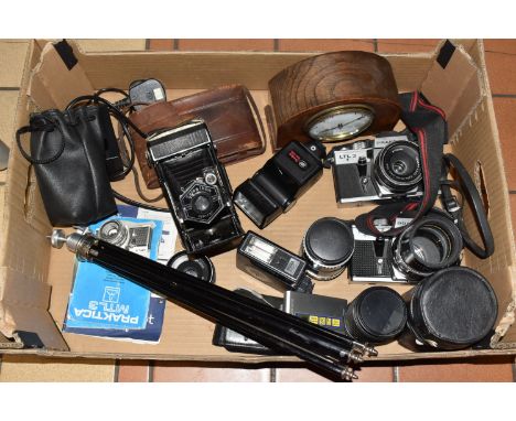 A BOX OF VINTAGE CAMERAS AND SUPPLIES to include a Praktica LTL 3 fitted with a Carl Zeiss Jena DDR 2,8/50 lens, a Praktica M