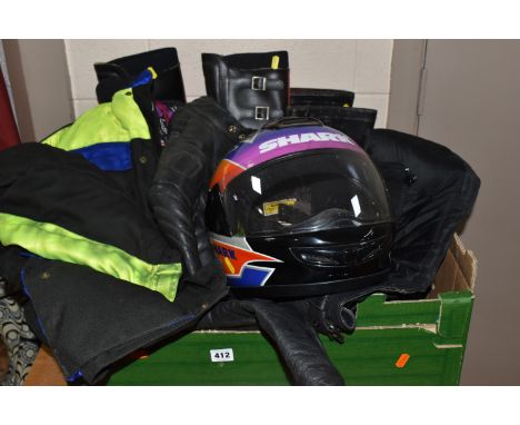 A BOX AND LOOSE MOTORCYCLE EQUIPMENT to include a Shark 7810 helmet (marked 1995, medium, 1st quarter to the manufacturers la