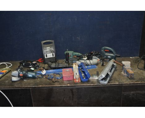 A TRAY CONTAINING HAND, POWER AND AUTOMOTIVE TOOLS, including Black and Decker drill, sander, jigsaw and angle grinder, Bosch