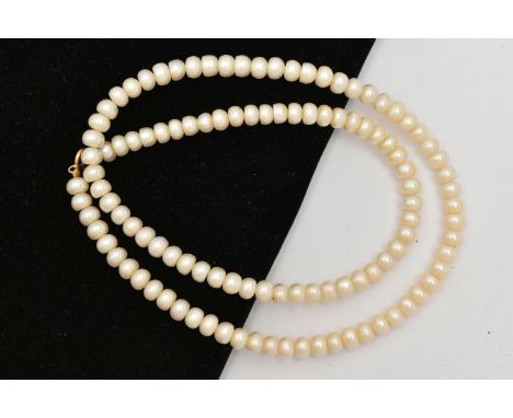 A CULTURED FRESH WATER PEARL NECKLACE, a single strand necklace, fitted with a yellow metal clasp, approximate length 460mm, 