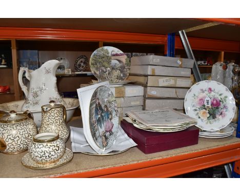A GROUP OF COLLECTORS PLATES AND CERAMICS, comprising of Royal Albert 'The Rose Garden Collection 1990, Royal Doulton 'Old Co