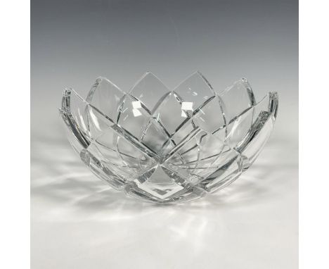 Exquisite Art Deco-style bowl featuring a large, exaggerated saw-tooth rim and cross-band patterns that spectacularly reflect