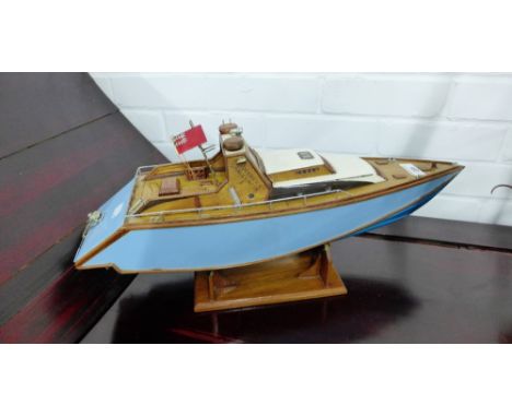 Quebec St, Challenger I, a motorised model boat on stand 55cm long 
