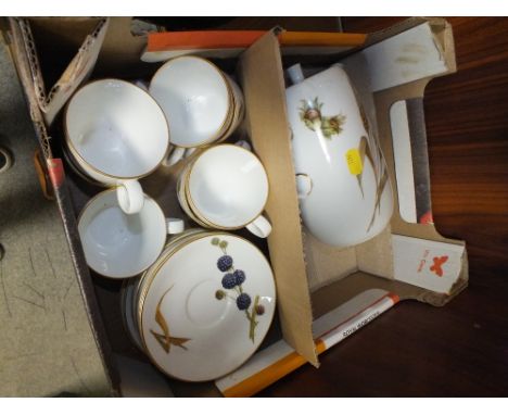 A SMALL TRAY OF ROYAL WORCESTER WILD HARVEST CHINA