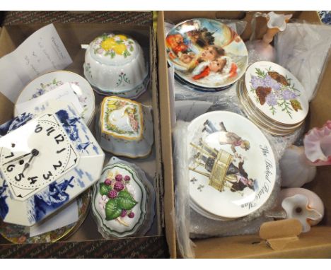 TWO TRAYS OF COLLECTORS PLATES ETC TO INC A SET OF SIX FRANKLIN MINT CERAMIC JELLY MOULDS