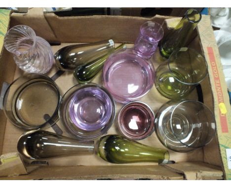A TRAY OF CAITHNESS AND COLOURED GLASS ETC