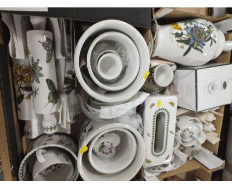 TWO TRAYS OF PORTMEIRION BOTANIC GARDEN TO INC LAMP BASE, ROLLING PIN ETC