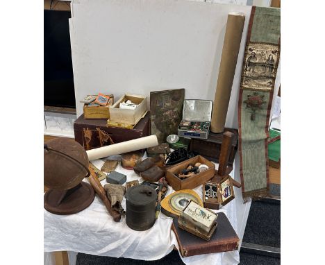 Large selection of vintage collectable items to include games, wooden boxes, clock, razor etc