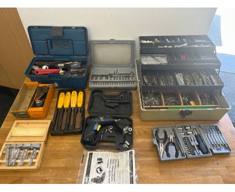 Selection of hand tools to include chisels, drill pieces, Stanley 220 planer etc