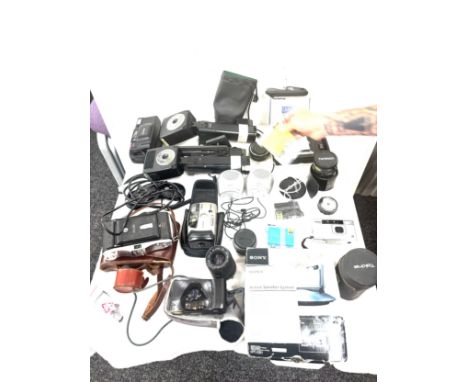 Large selection of vintage and later camera and accessories includes Minolta etc 