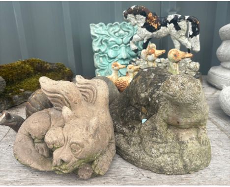 Quantity of small garden ornaments 7 in total