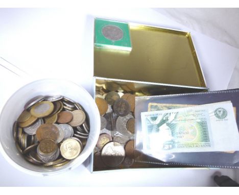 Quantity of vintage English and World coins 