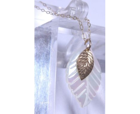 9ct gold mother of pearl leaf pendant