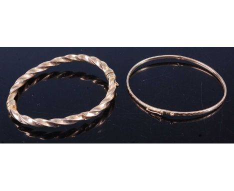 A 9ct gold spiral reeded hollow bangle, 6.4g; together with a yellow metal bangle, unmarked and untested, 2.6g (2)