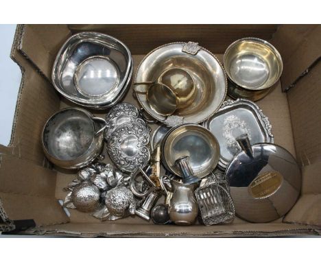 A box of miscellaneous metalware, to include pocket hip flask, silver plated vesta case, trinket jar and cover etc 