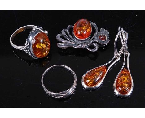 Assorted white metal and amber costume jewellery, being brooch, ring, pair of ear pendants, and a white metal Celtic knot rin