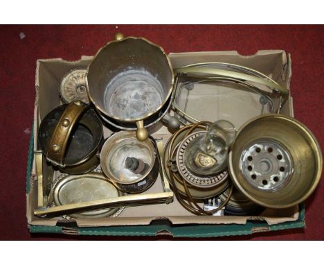 A box of miscellaneous metalware, to include brass oil lamp, brass wine cooler etc 