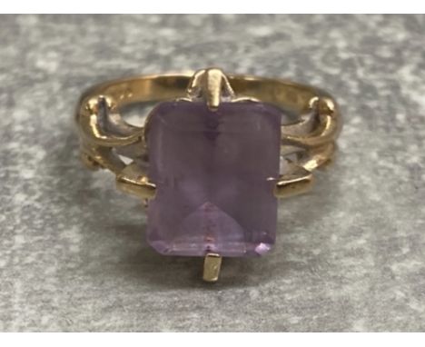 9ct gold amethyst ring, 4.33g gross, size L