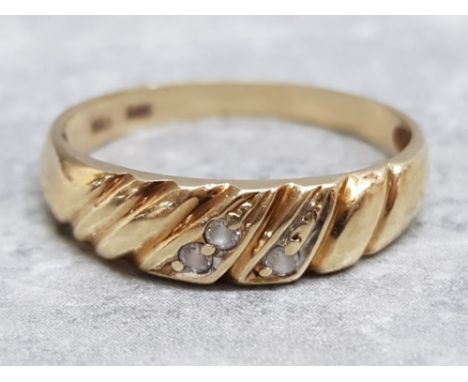 Ladies 14ct yellow gold ring set with 3 white stones, 1.8g, size N