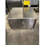 (NEW) Stainless steel table with shelf Brand: AI Model: AI80X85X64 (Functional equipment with aesth