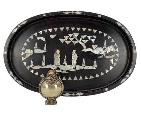 Tibetan stone set snuff bottle with filigree decoration H6cm, together with an Eastern black lacquer oval tray, inlaid with m