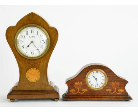 AN EDWARDIAN INLAID MAHOGANY MANTLE CLOCK, THE FRENCH TIMEPIECE WITH ENAMEL DIAL INSCRIBED W.H. MAY, NOTTINGHAM, 26CM H, CIRC