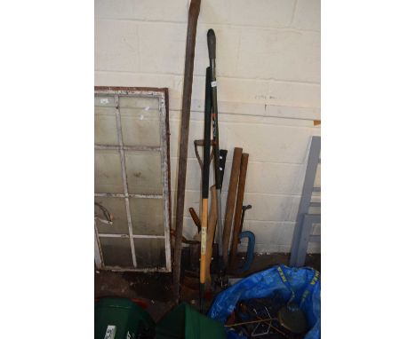 Mixed Lot: Various assorted garden tools