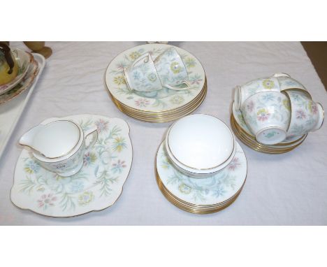 A Minton "Vanessa" part dinner and tea service, 28 pieces, comprising 6 cups, saucers and plates, 6 breakfast plates, bread a