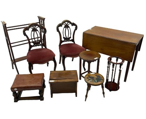 Pair of Victorian walnut side chairs, shaped back carved and pierced with scrolled foliage decoration (W46cm); late Victorian