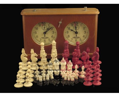 λ A 19th century turned ivory chess set, natural and stained red, the king: 9cm high, 3.7cm high, together with an Indian 'Hi