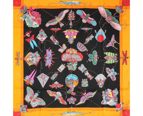 HERMÈS Seidencarré "SOIES VOLANTES". 100% Seide. By Loic Dubigeon, Entwurf 1991 erstmals erschienen. Schwarzer Grund mit chin